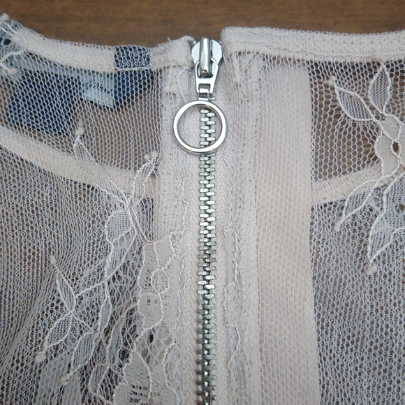 American Eagle Lacey Layered Polka-dot Long Bell Sleeve Zipper Back Blouse Top - Picture 14 of 16